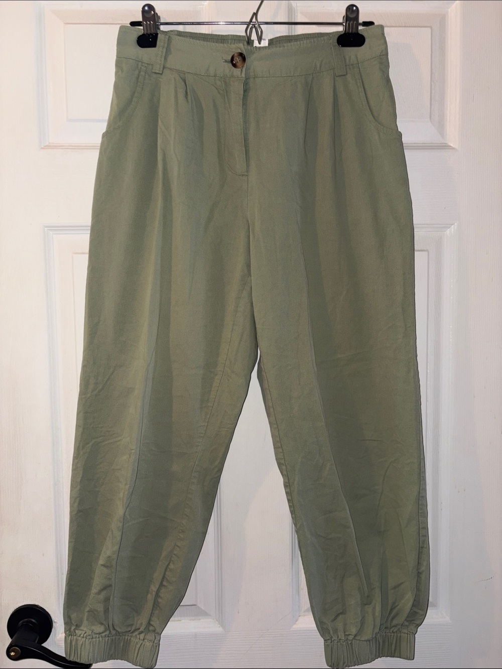 HALARA Olive Green Cropped Jogger Pants